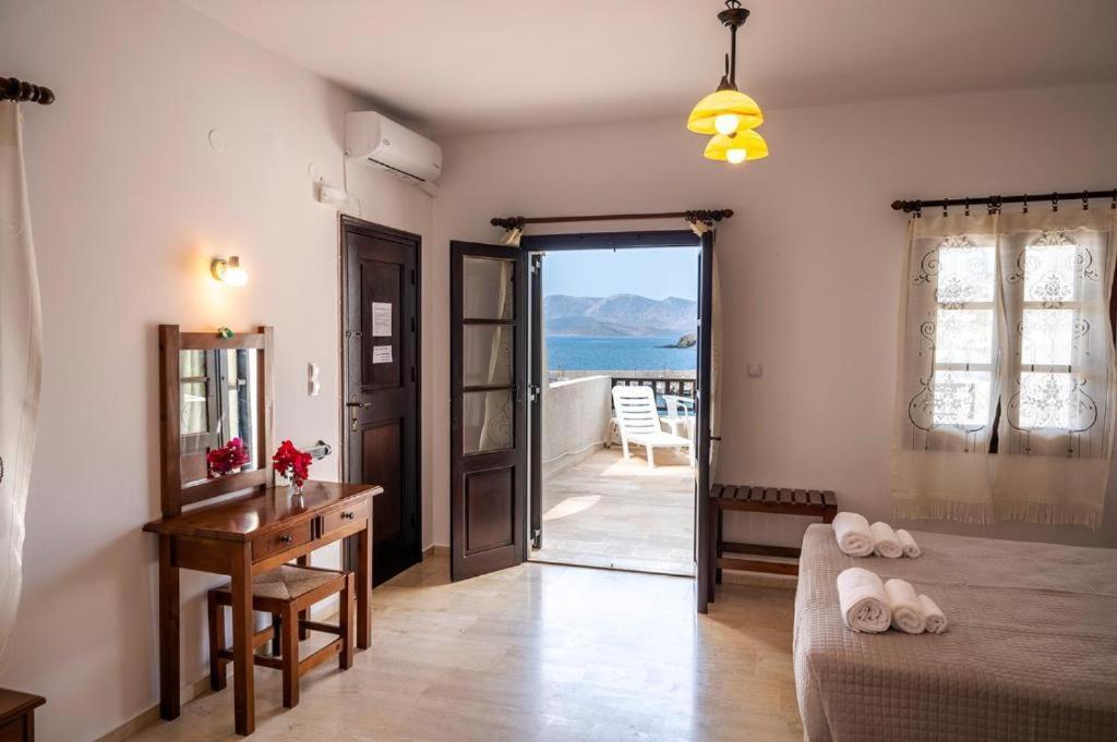 Pelagos Seafront Accommodation - George Myrties Exterior foto