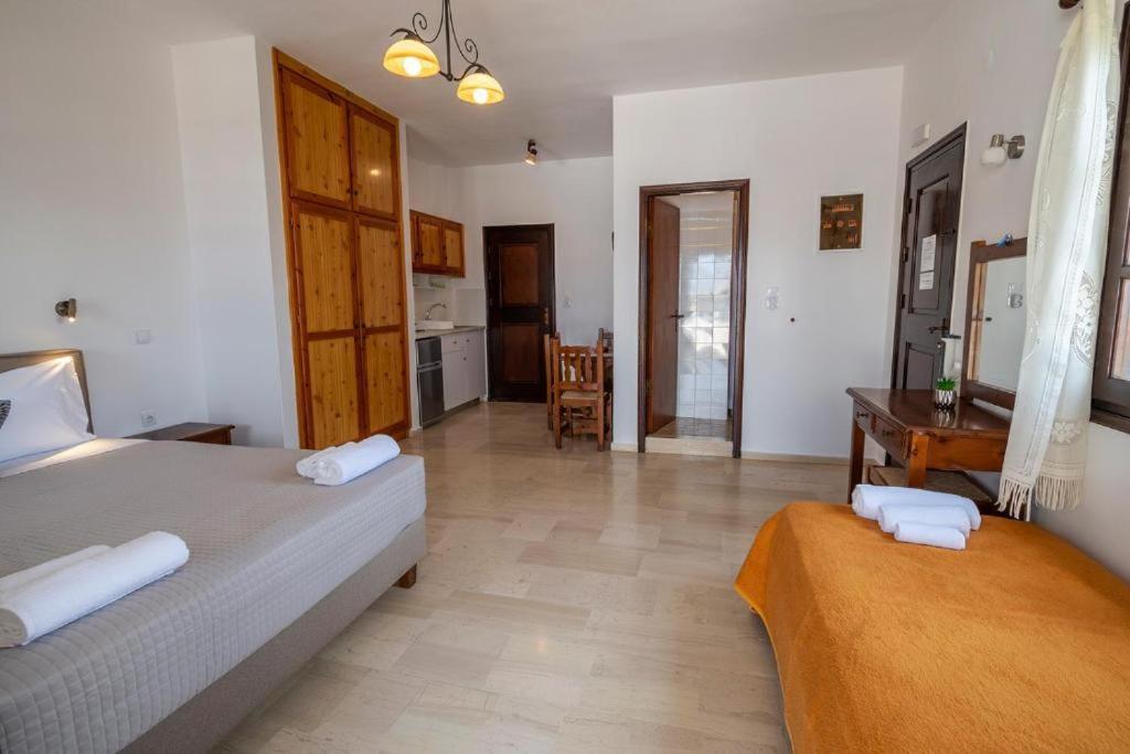 Pelagos Seafront Accommodation - George Myrties Exterior foto